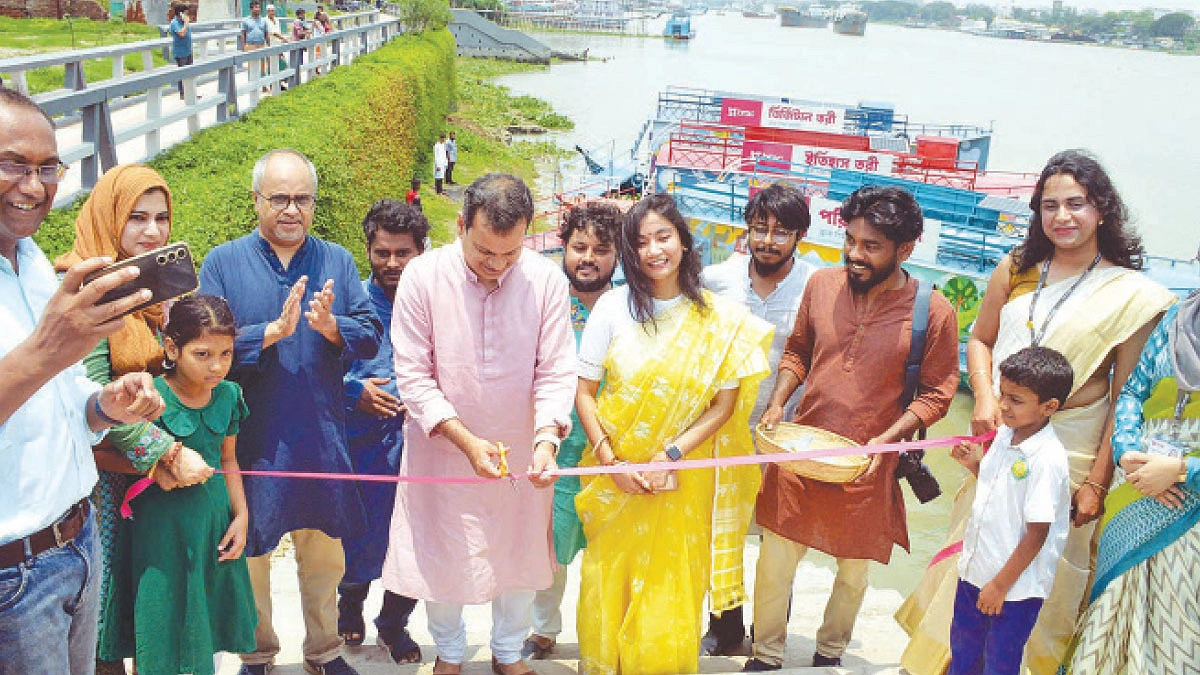 নদীর বুকে পাঠশালা