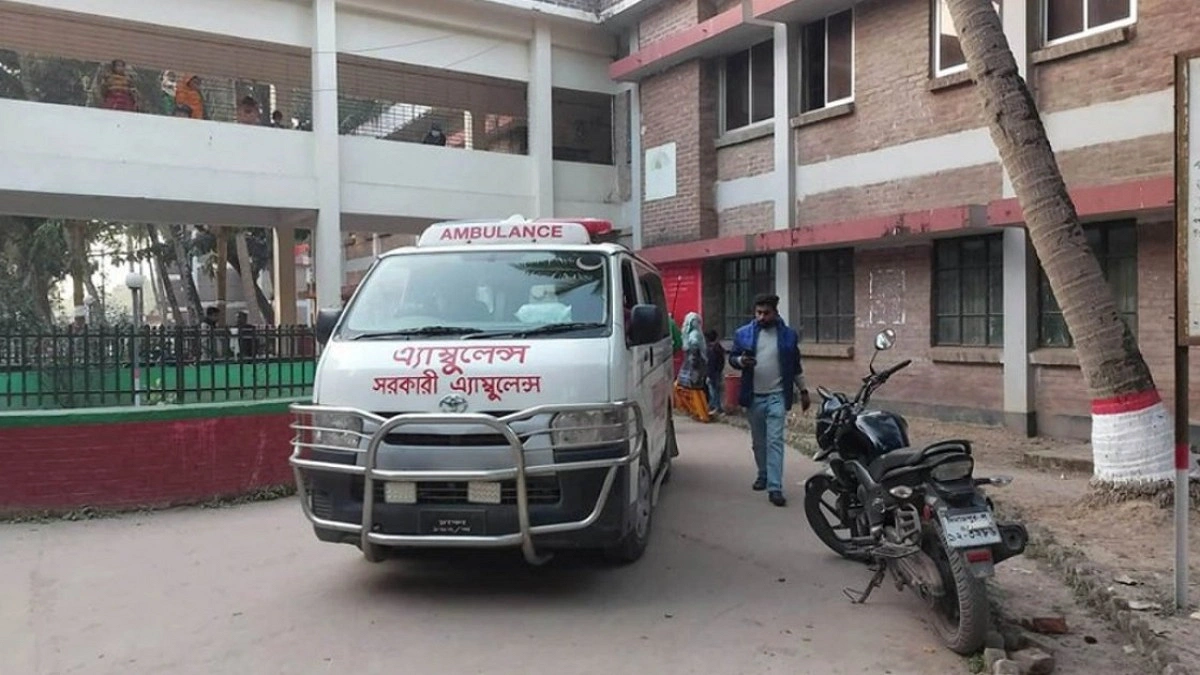 অ্যাম্বুলেন্স গ্যারেজে, রোগীরা ছুটছেন বেসরকারি গাড়িতে
