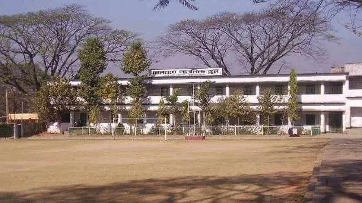 স্কুলে যুবককে ‘পিটিয়ে খুন’