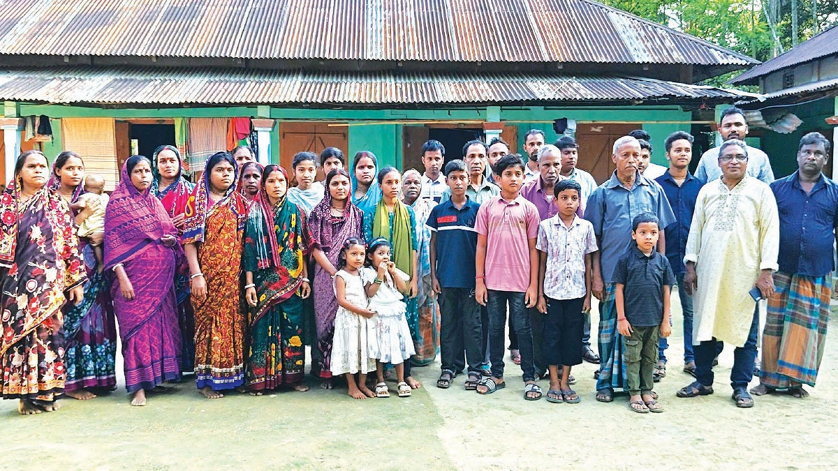 ৫১  জনের রান্না এক হাঁড়িতে