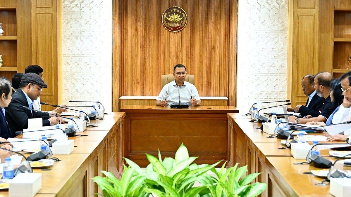 রাজধানীর ৫০ পয়েন্টে অটোমেটিক ট্রাফিক লাইট চালুর নির্দেশ প্রধানমন্ত্রীর