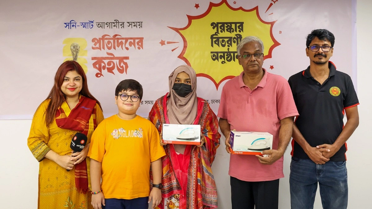 সনি-স্মার্ট আগামীর সময় কুইজের পুরস্কার নিলেন ইকবাল ও সজল