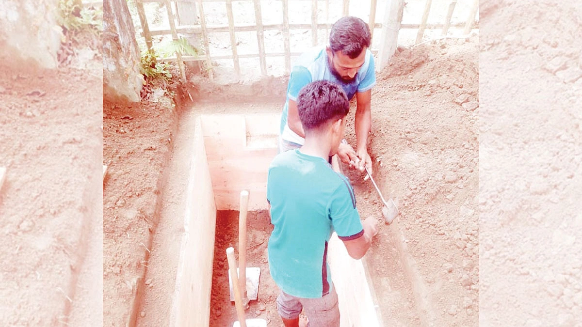 ২১০০ কবর খুঁড়েছেন জাকির