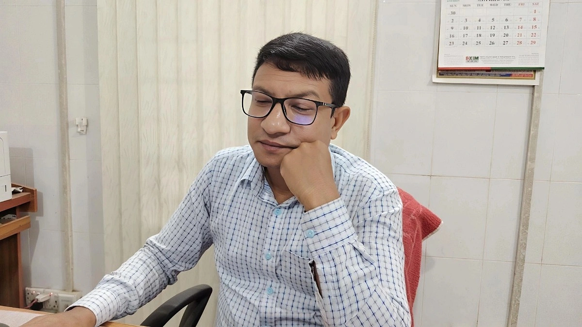 দরজায় ‘পরিসংখ্যানবিদ’, নিয়োগপত্রে ‘স্বাস্থ্য সহকারী’