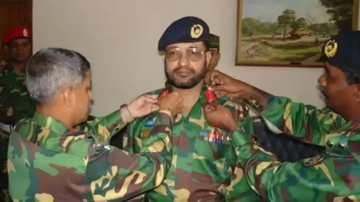 বেতন ছাড়াও এক কোটি টাকা ‘বিশেষ প্রণোদনা’ পাচ্ছেন আযমী