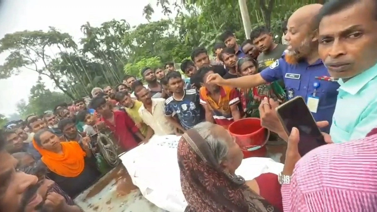 নিয়ন্ত্রণ হারিয়ে উল্টে গেল নছিমন, চালক নিহত