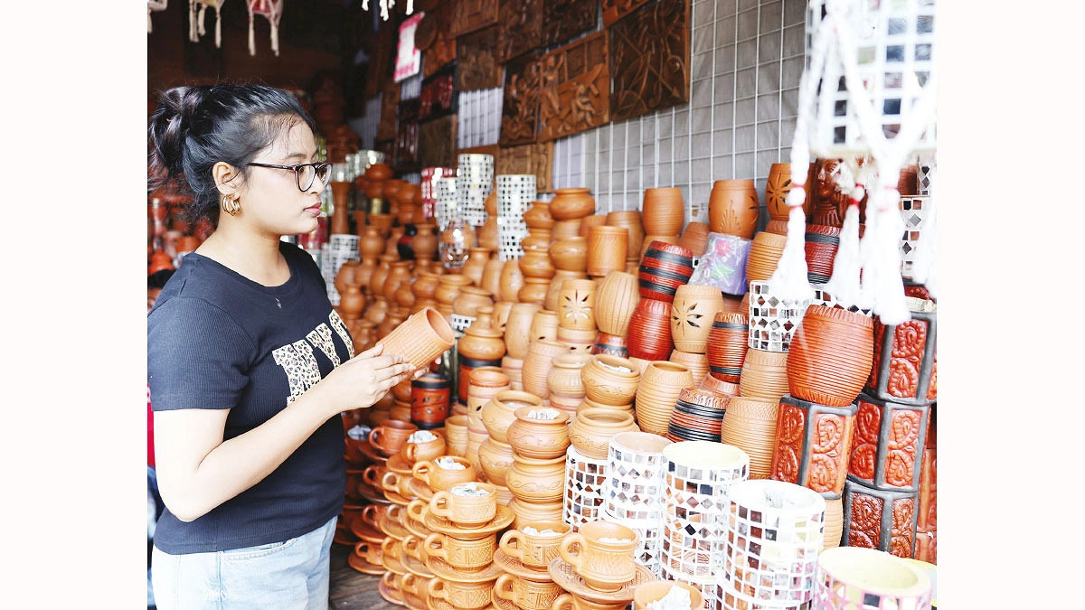 ঘরকন্যায় মৃত্তিকার মায়া