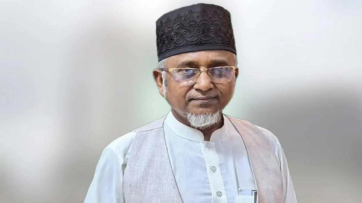 ‘মেয়েরা শালীনভাবে চলবে, মাথায় পর্দা রাখবে’