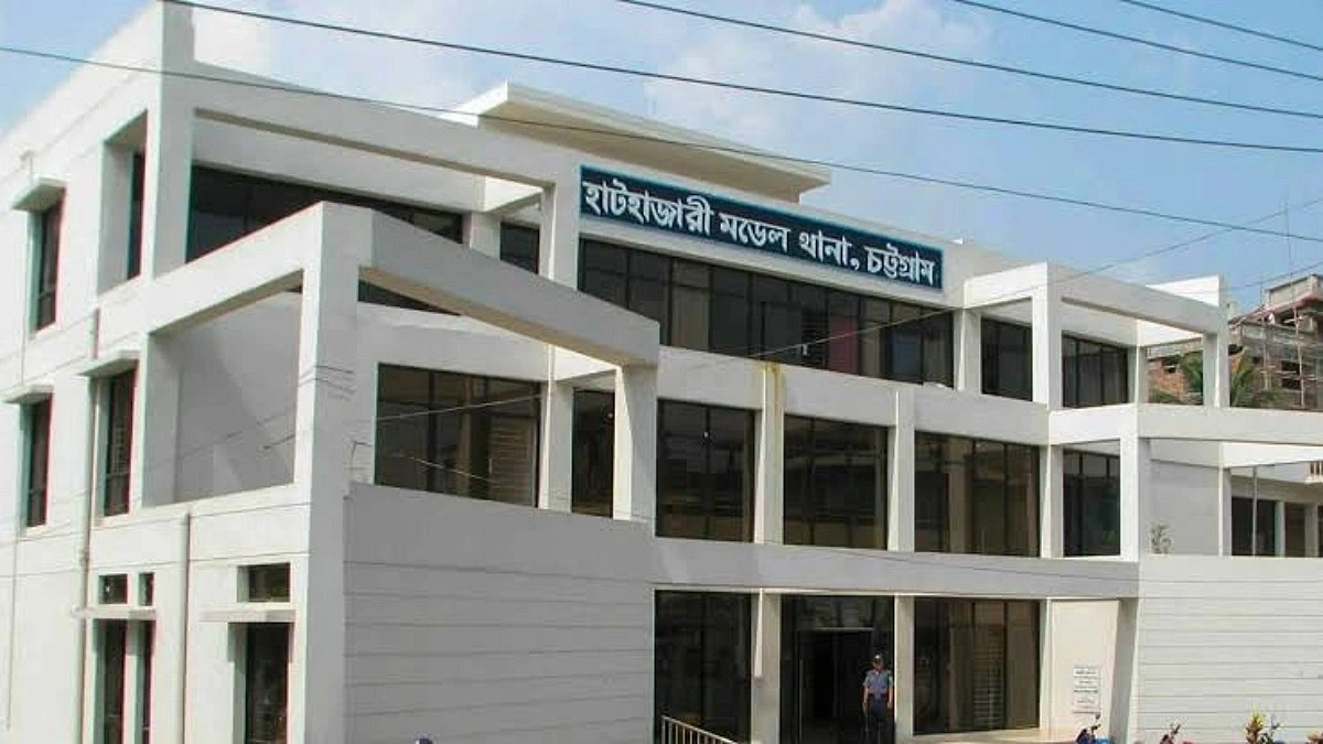 চট্টগ্রামে এবার চাঁদা না পেয়ে নির্মাণাধীন ভবনে ভাঙচুর, ককটেল বিস্ফোরণ