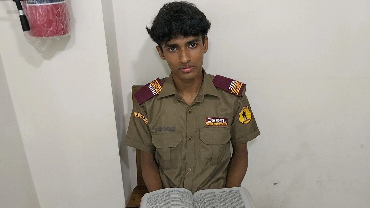 বাগেরহাটের সেই এইচএসসি পরীক্ষার্থীর পাশে শিক্ষামন্ত্রী