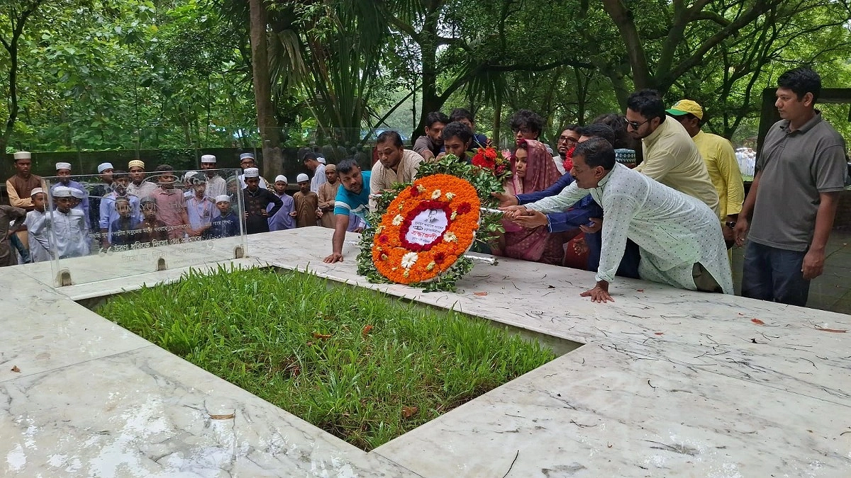 নানা আয়োজনে হুমায়ূন আহমেদের ১৪তম মৃত্যুবার্ষিকী পালিত