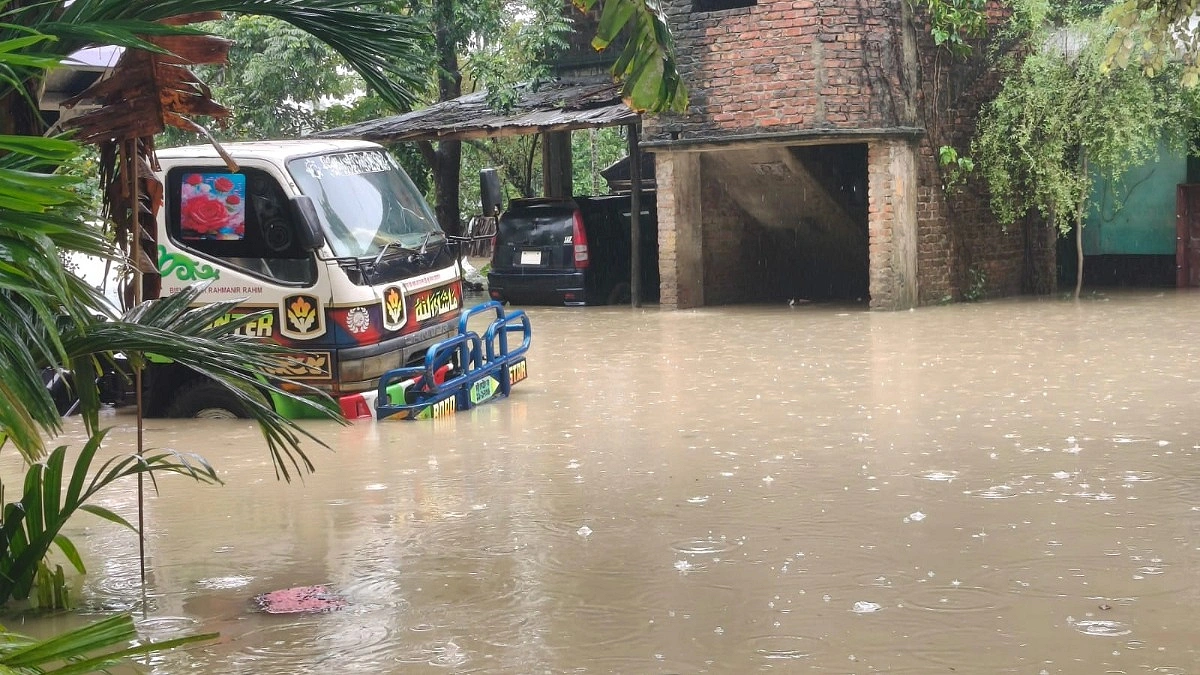 পানি কমার আশা ভেস্তে দিল বৃষ্টি
