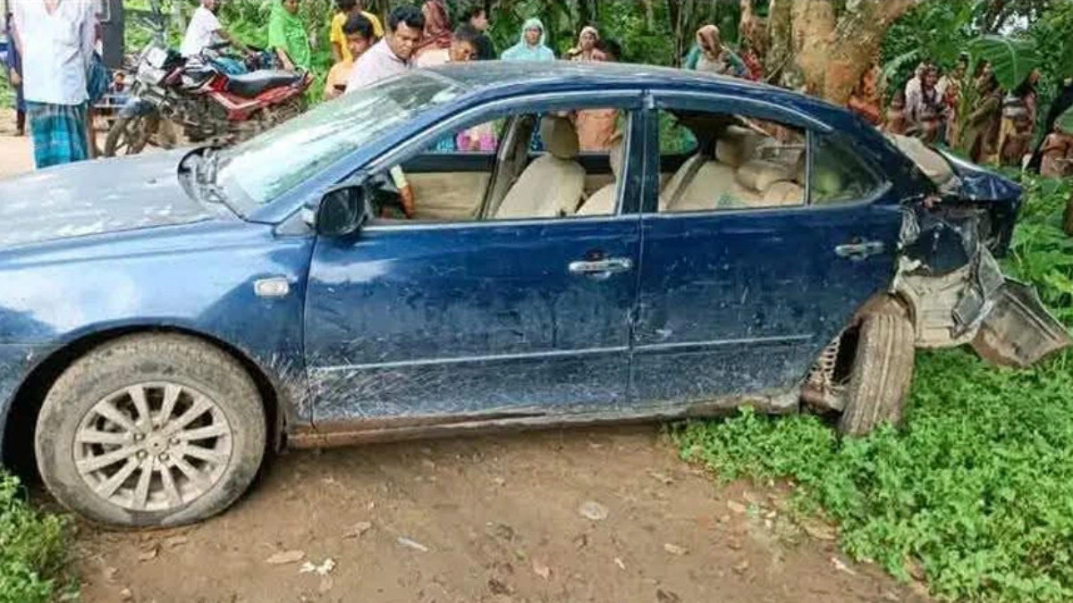 রেলক্রসিংয়ে ট্রেনের সঙ্গে প্রাইভেটকারের ধাক্কা, যাত্রী নিহত