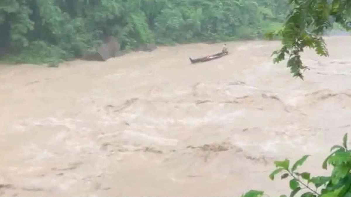 থানচিতে নৌকাডুবি, এক পর্যটক নিখোঁজ