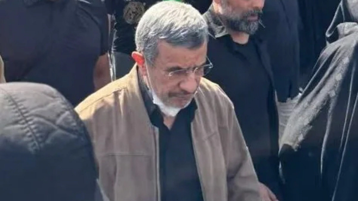‘নিহতের’ খবর আসা আহমাদিনেজাদ খামেনির শোকযাত্রায়