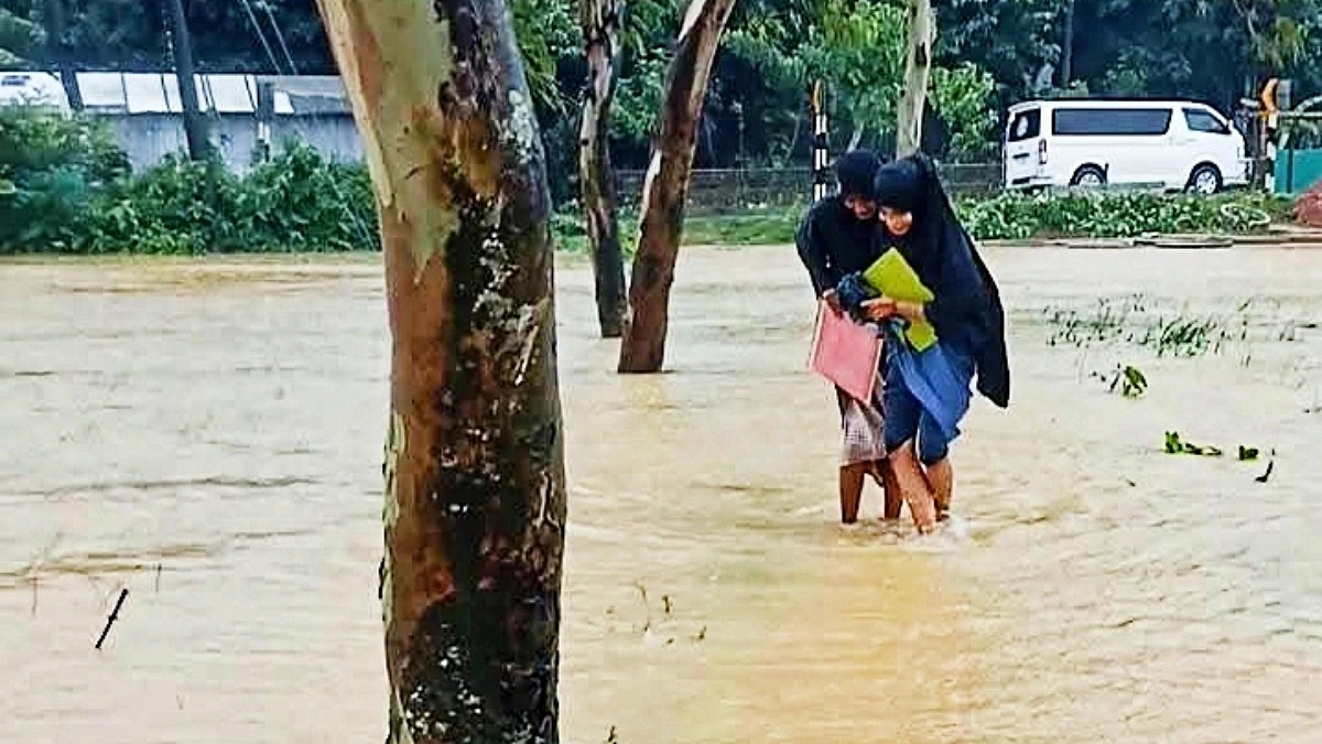 টানা বর্ষণে রামুতে জলাবদ্ধতা, পাহাড়ধসের শঙ্কা