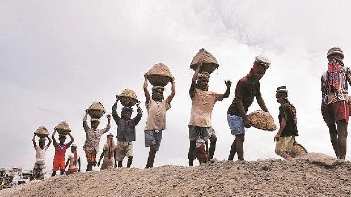 বছরে প্রায় ২৪ কর্মদিবস হারাতে পারেন শ্রমিকরা