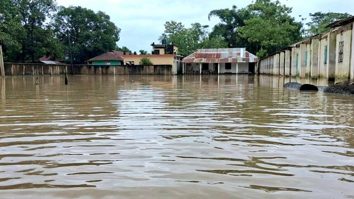 কমলগঞ্জে ধলাই নদীর বাঁধে ভাঙন, পানিবন্দি ১০ হাজার মানুষ