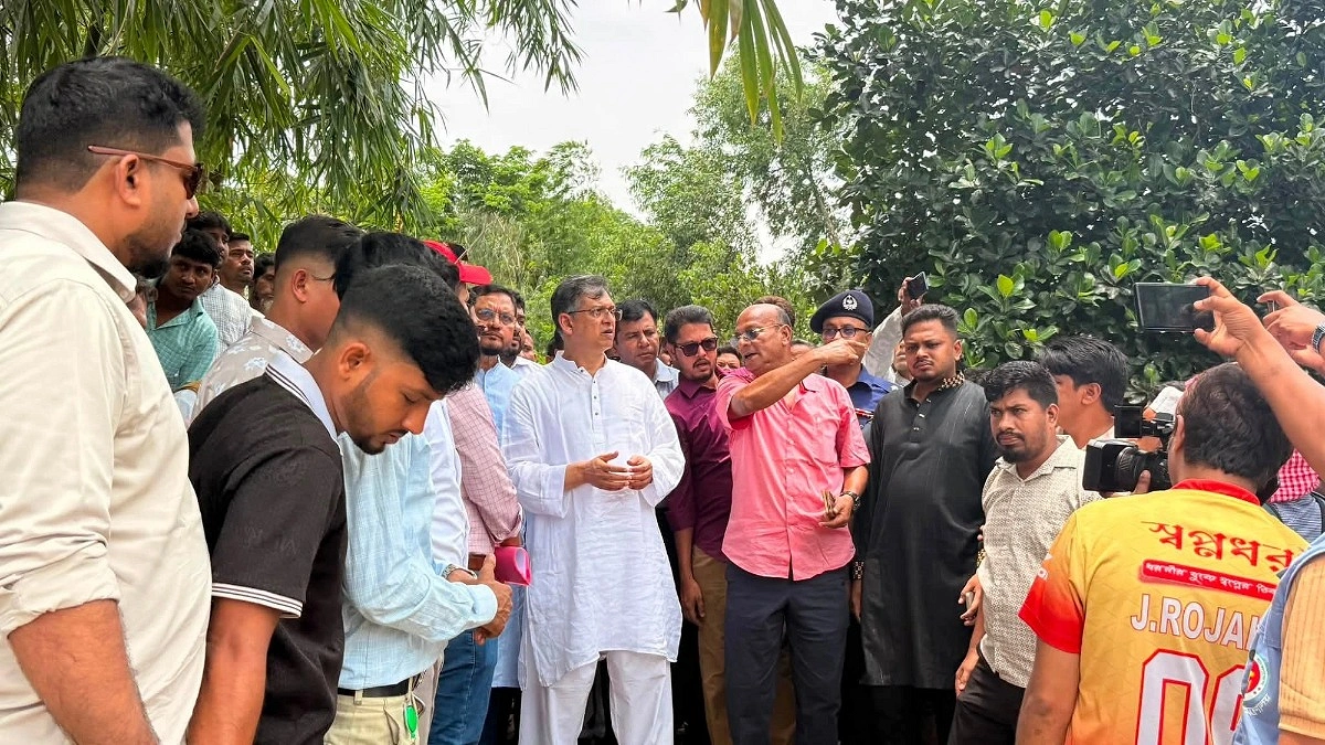 বন্যার কাছে আর জিম্মি থাকবে না পেকুয়াবাসী : স্বরাষ্ট্রমন্ত্রী