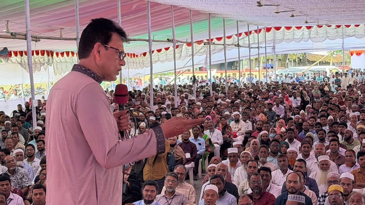 শিক্ষার্থীদের পড়াশুনার মতো খেলাধুলায়ও পারদর্শী হতে হবে