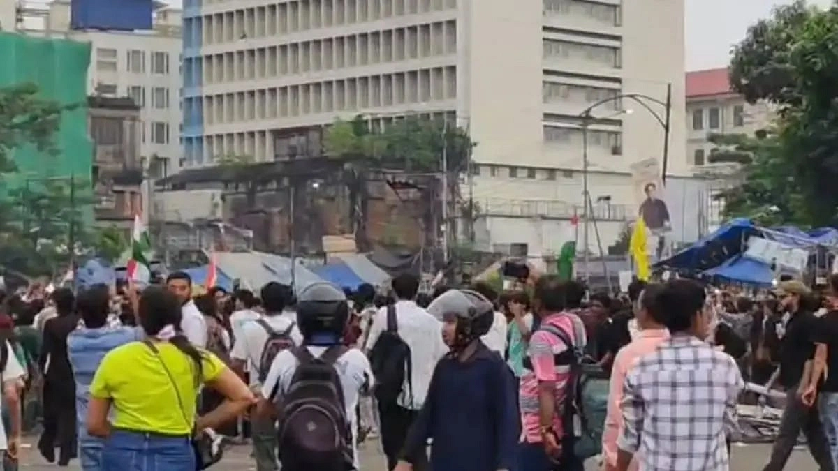 কলকাতায় আন্দোলনকারীদের সঙ্গে পুলিশের সংঘর্ষ