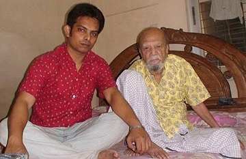 ২০১১ সালের ১১ জুলাই মগবাজারের বাড়িতে কবির সঙ্গে