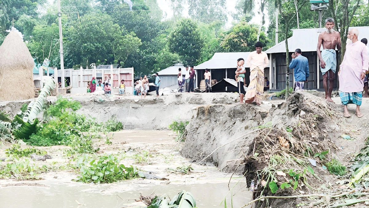 তিস্তায় বিলীন শতাধিক বাড়ি