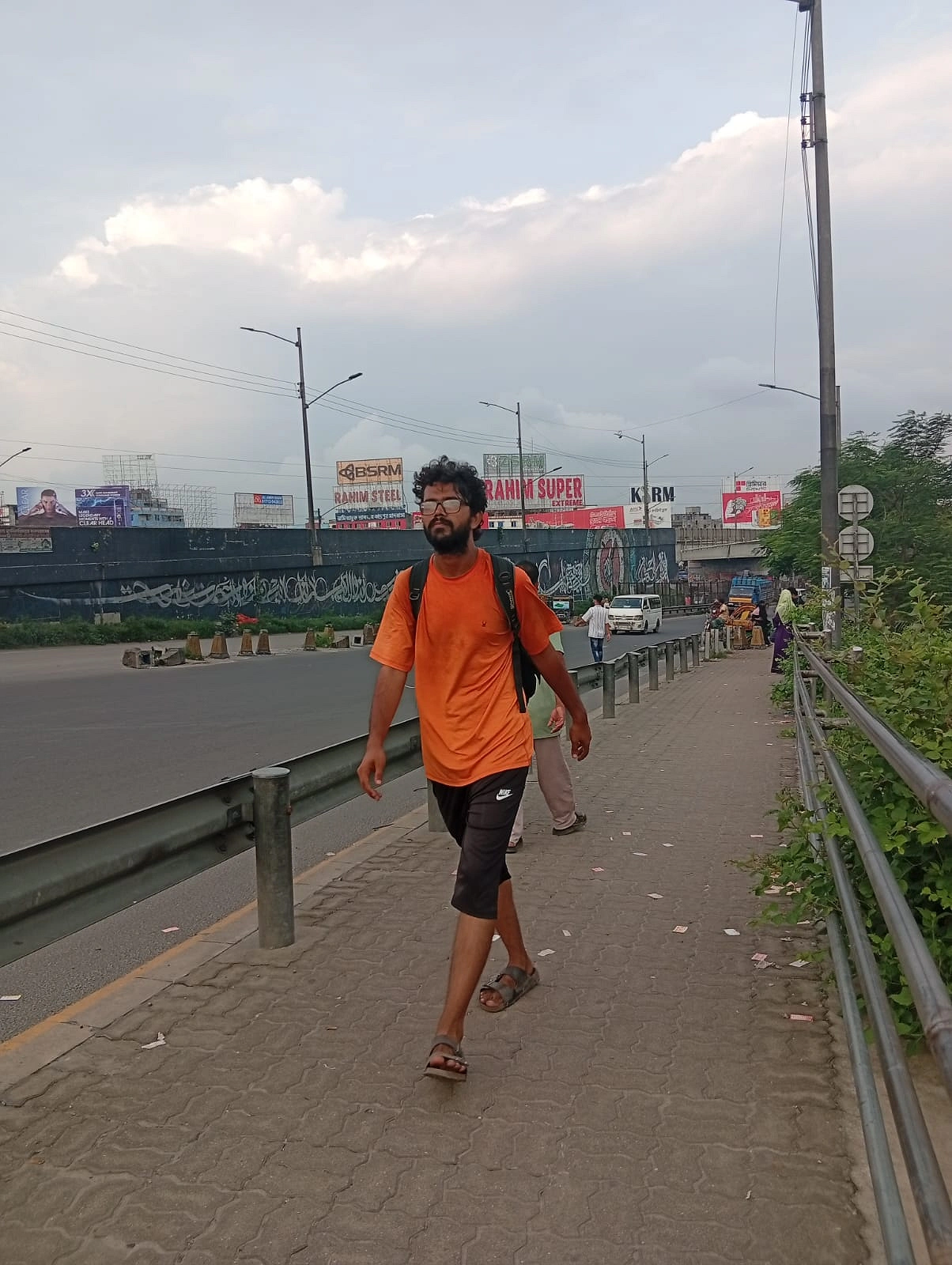 নিজস্ব উদ্যোগে ফাহিমের পদযাত্রা