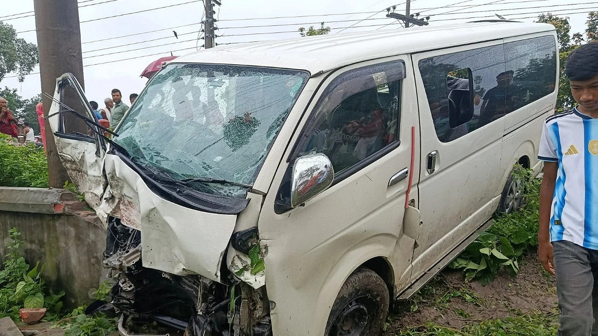 কনে নিয়ে ফেরার পথে মাইক্রোবাস খাদে, নিহত ২