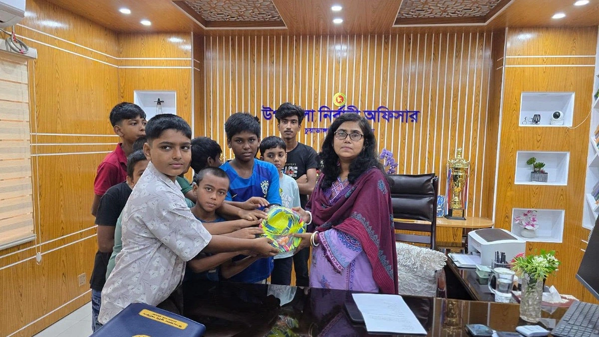 শিশুদের যে আবেদন ফিরিয়ে দিতে পারলেন না ইউএনও