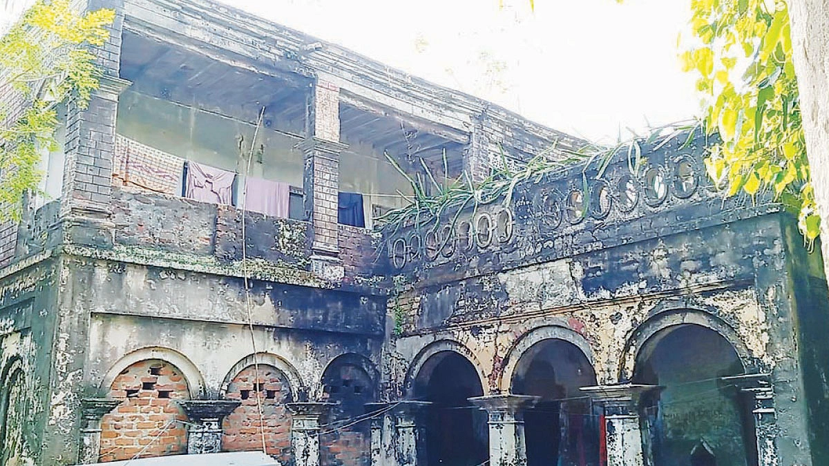 ধ্বংসপ্রায় ইলা মিত্রের ভিটা