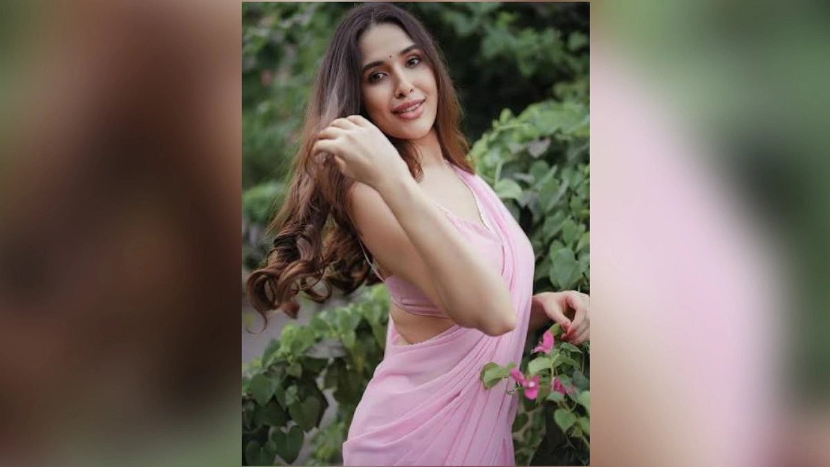 আশিয়ান গ্রুপের চেয়ারম্যানের বিরুদ্ধে মারধরের অভিযোগ অভিনেত্রী স্নিগ্ধার