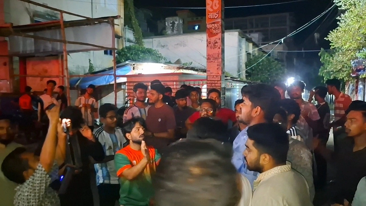 ফেসবুক পোস্টের জেরে মারধর, প্রতিবাদে মাদারীপুরে সড়ক অবরোধ