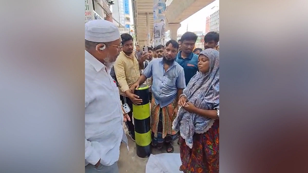 ফুটপাতে বেঁধে রাখা সেই শিশু ও তার মায়ের দায়িত্ব নিলেন বাবর
