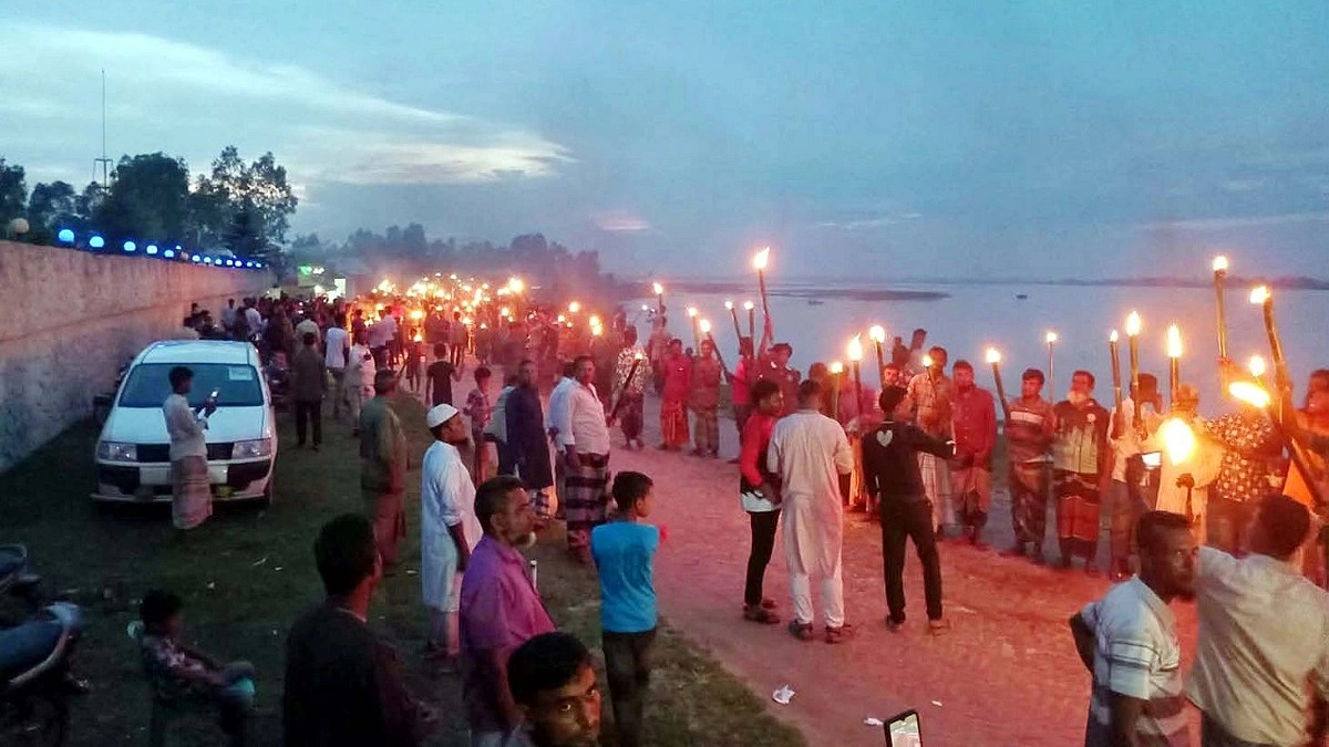 তিস্তাপাড়ে আলোর মিছিল