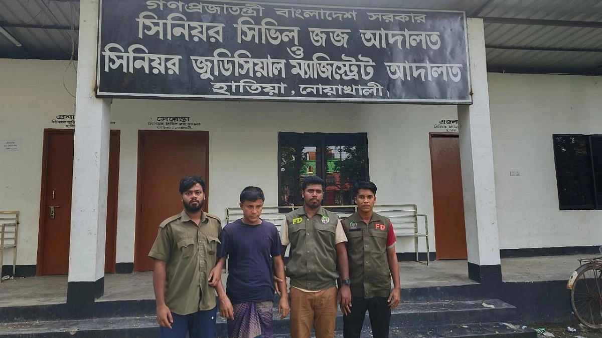 সংরক্ষিত বনের গাছ কাটার দায়ে জেলে যুবক
