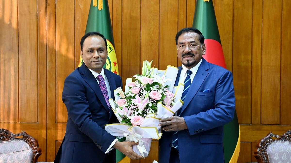 রাষ্ট্রপতির দায়িত্বভার গ্রহণ, স্পিকারকে ফুলেল শুভেচ্ছা