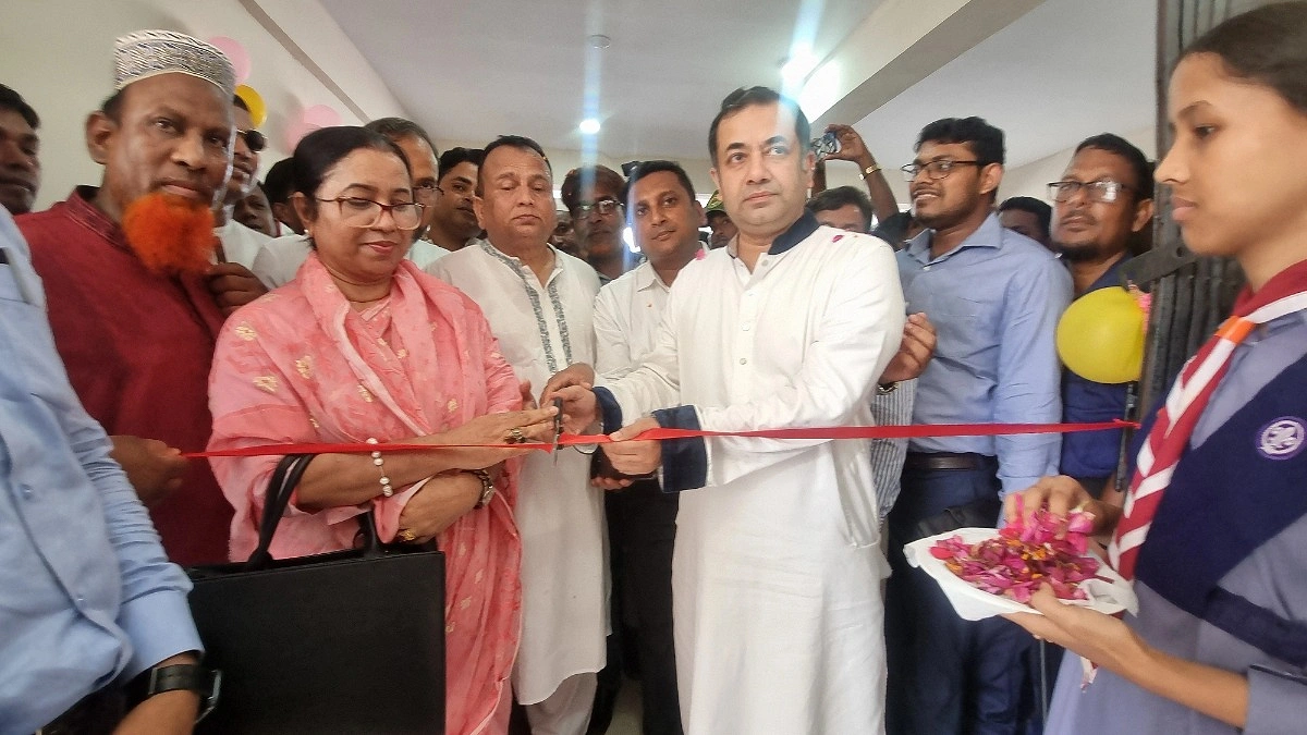 মিলনায়তনে প্রবেশ নিয়ে ছাত্রদল-ছাত্র শিবির নেতাদের হাতাহাতি