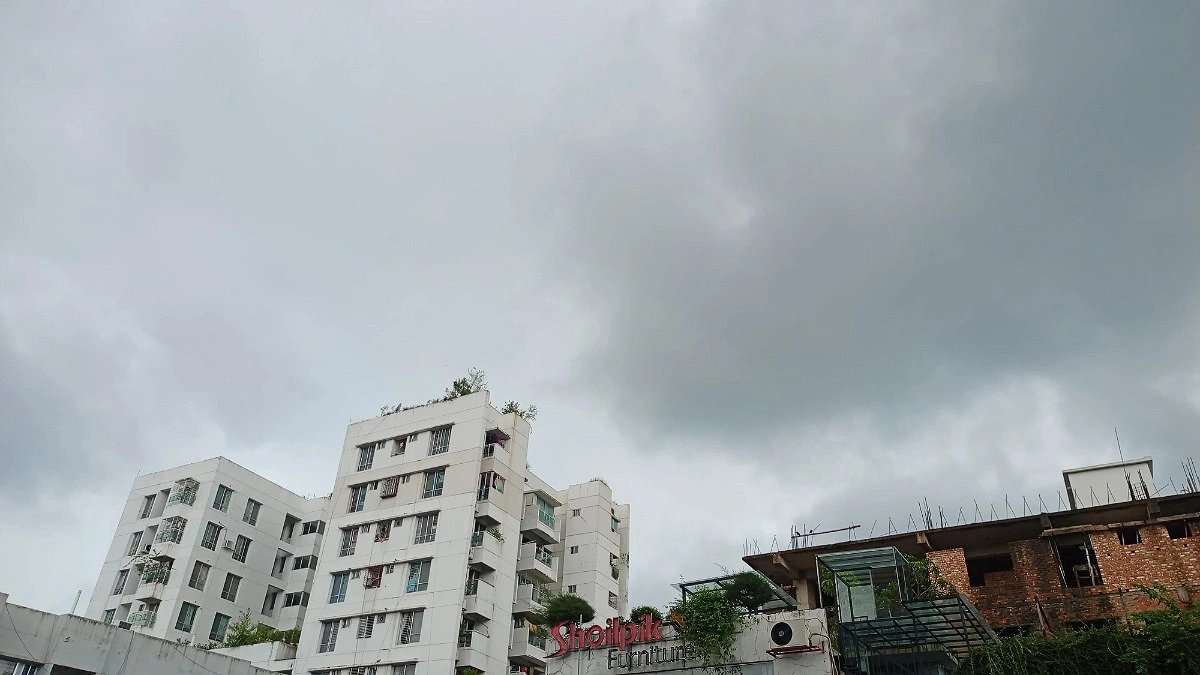 চট্টগ্রাম জুড়ে বৃষ্টি, জলজট-পাহাড় ধসের শঙ্কা