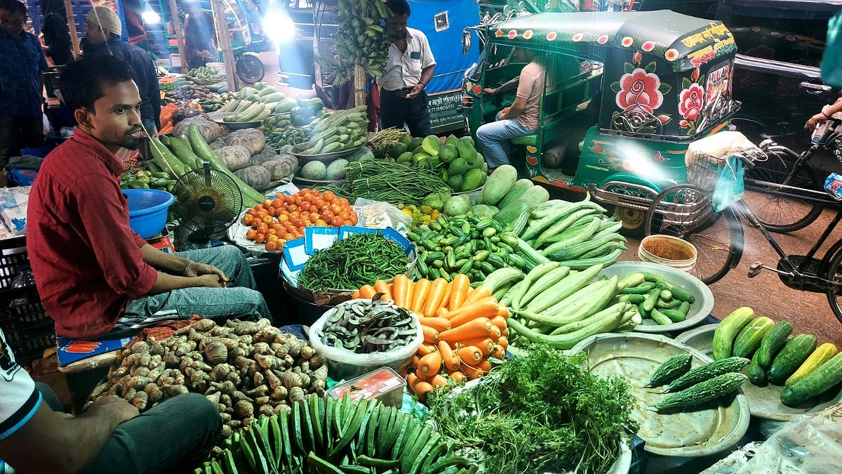 রামগঞ্জে সরবরাহ কমায় বেড়েছে সবজি-মাছ-মুরগির দাম