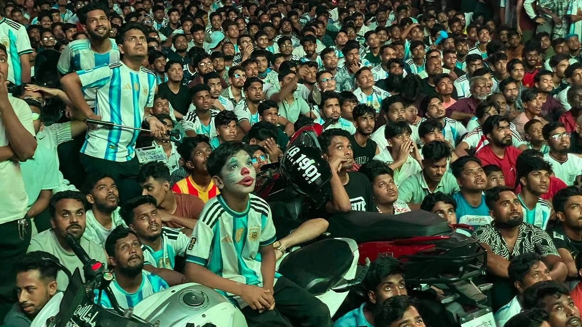 জয়ের আনন্দে উৎসবের রাত