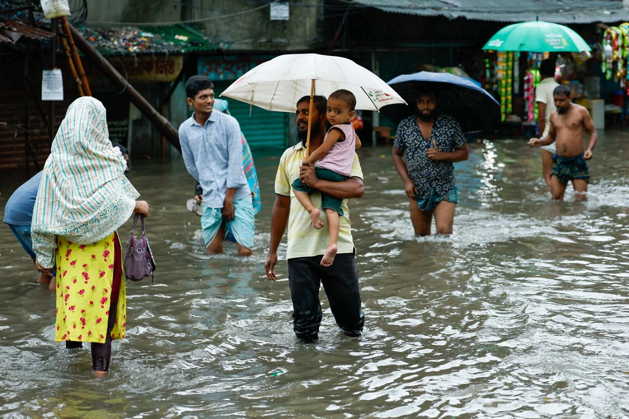 গত ২৪ ঘণ্টায় ঢাকায় ৯৭ মিলিমিটার বৃষ্টিপাত রেকর্ড করা হয়েছে। ছবি : মোশারফ হোসেন