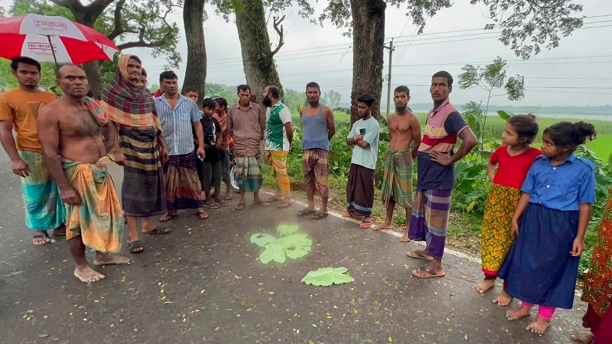 রাস্তা পার হওয়ার সময় বাসের ধাক্কায় শিশু নিহত