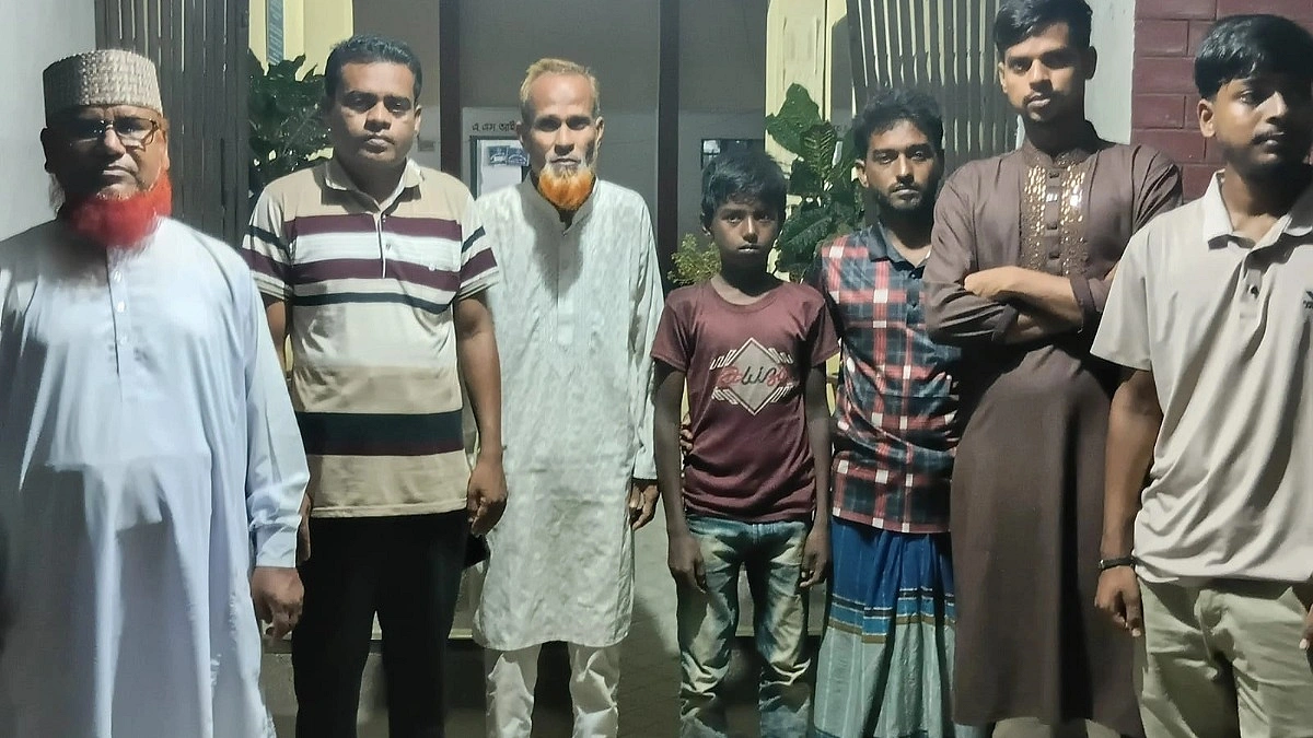 পরিবারের কাছে ফিরল পথ হারানো বগুড়ার সেই শিশু
