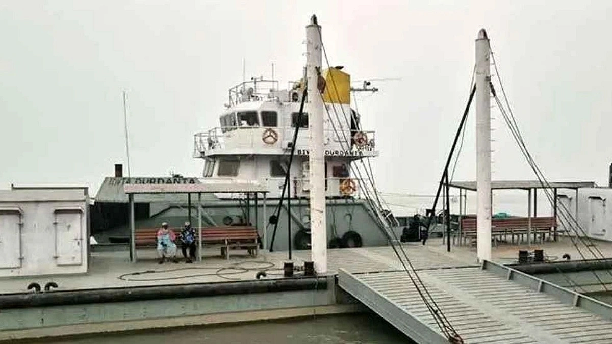 সাগরে লঘুচাপ, হাতিয়ার সঙ্গে সারা দেশের নৌযোগাযোগ বন্ধ