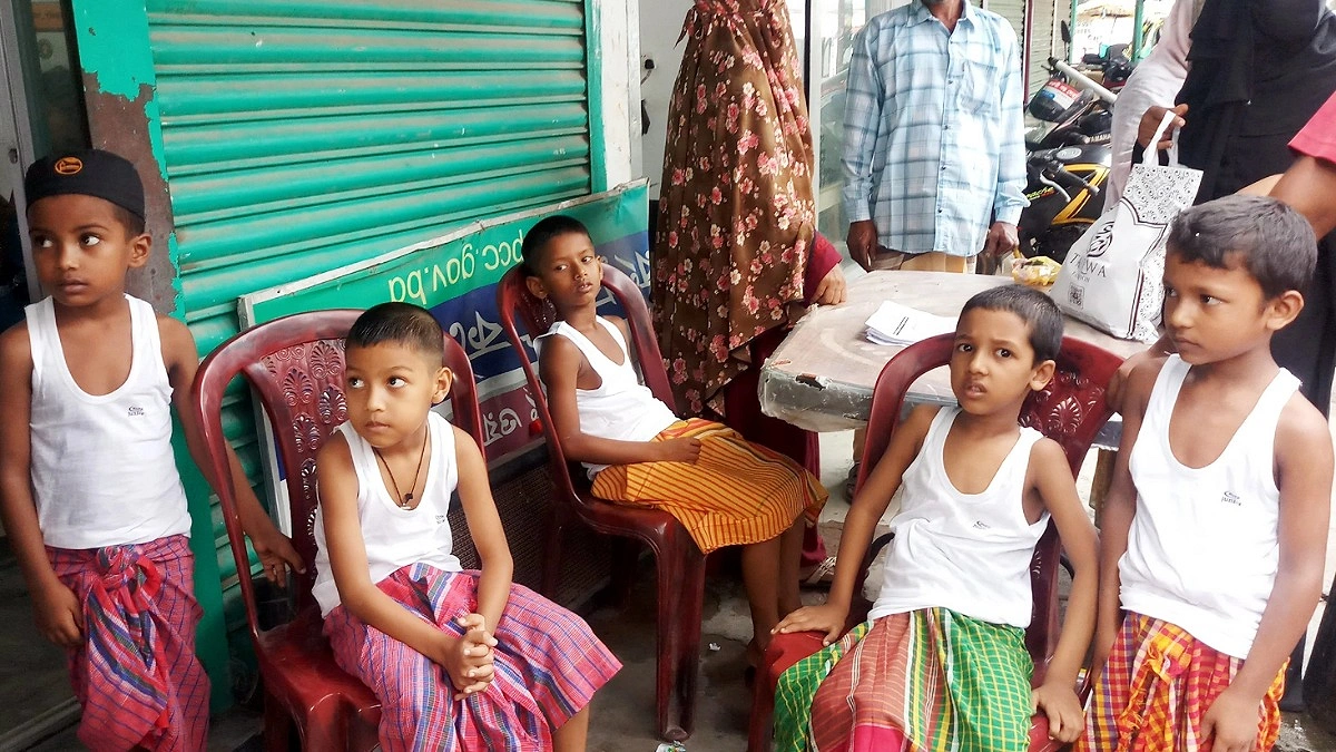 বিনামূল্যে শতাধিক শিশুর গণসুন্নতে খৎনা