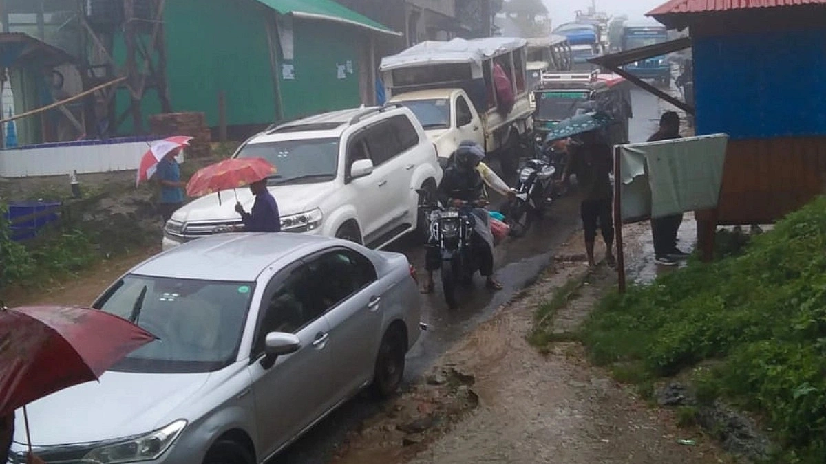সাজেক ছাড়লেন আটকা পড়া ৪২১ পর্যটক