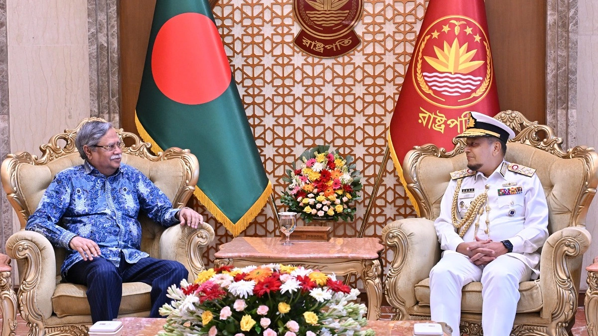 রাষ্ট্রপতির সঙ্গে বিদায়ী নৌপ্রধানের সৌজন্য সাক্ষাৎ