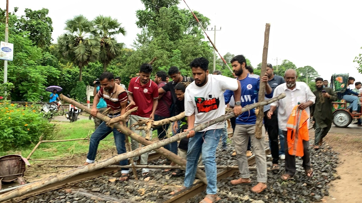 রাবির শিক্ষার্থীদের রেল অবরোধে ক্ষতি ৩৫ লাখ, দুঃখ প্রকাশ রেলওয়ের