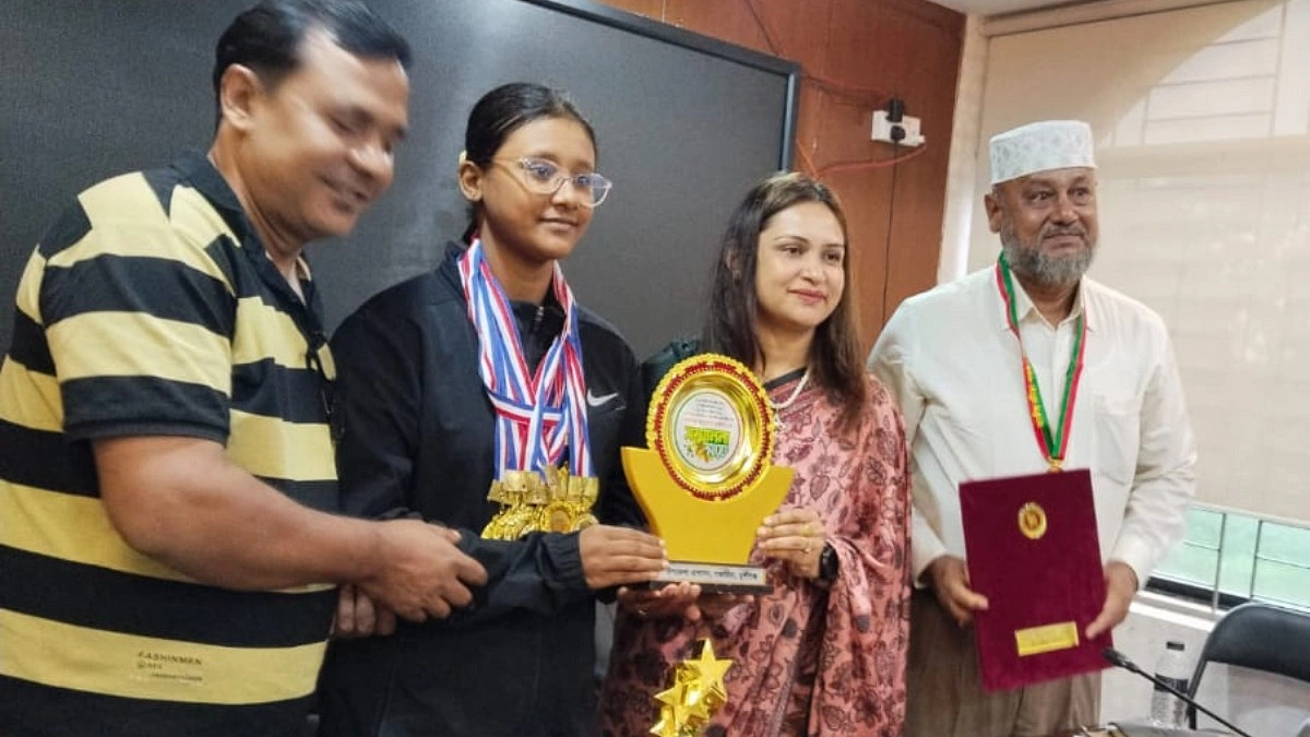 দেশসেরা সাঁতারু মাইশাকে সংবর্ধনা দিল গজারিয়া উপজেলা প্রশাসন
